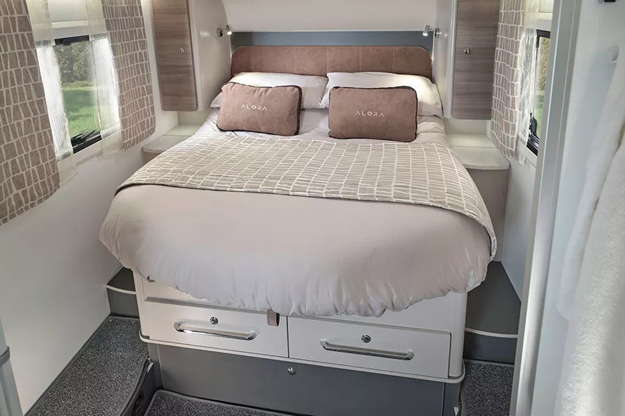 Alora 69 4I Rear Island Bed