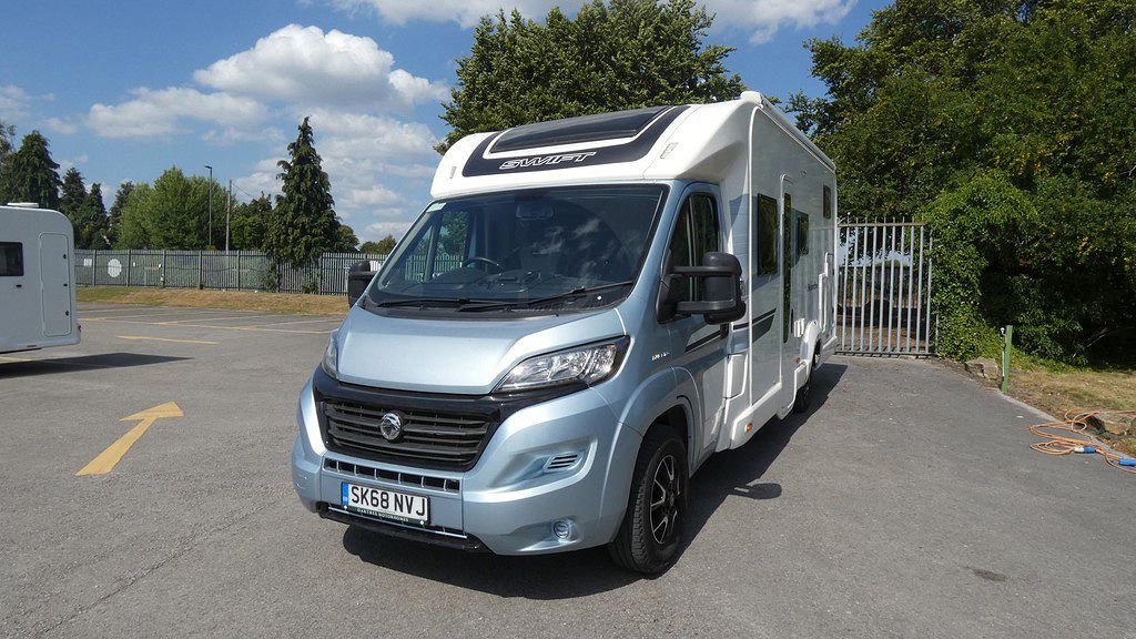 Used SWIFT ESCAPE 684 SEARCHER 2018 Motorhome