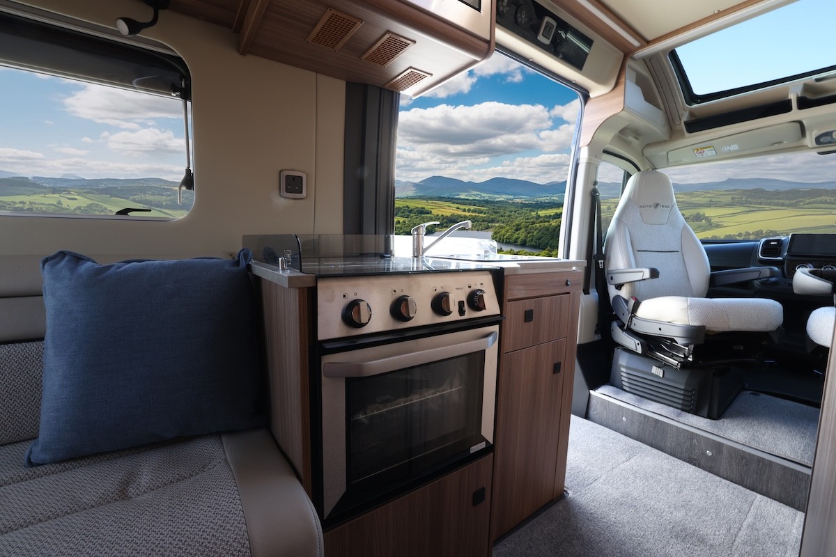 V Line SE Interior 2026 1